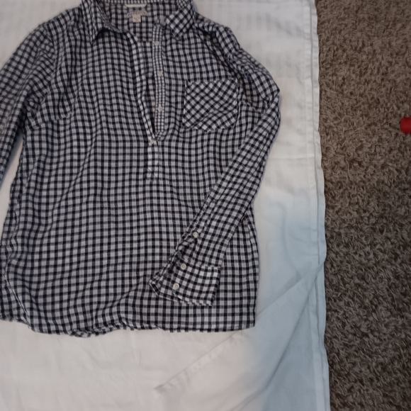 Black and cream women's shirt. - Picture 4 of 4